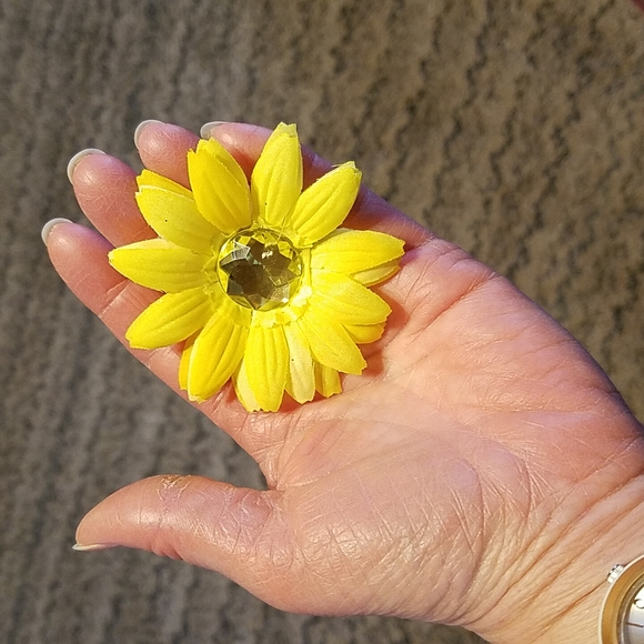 Set of four, sparkly, yellow flowers. For decorating or crafting. - Picture 3 of 3